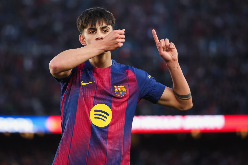 تحديات هانز فليك في قمة أتلتيكو مدريد: خطر الإيقاف يهدد نجوم برشلونة