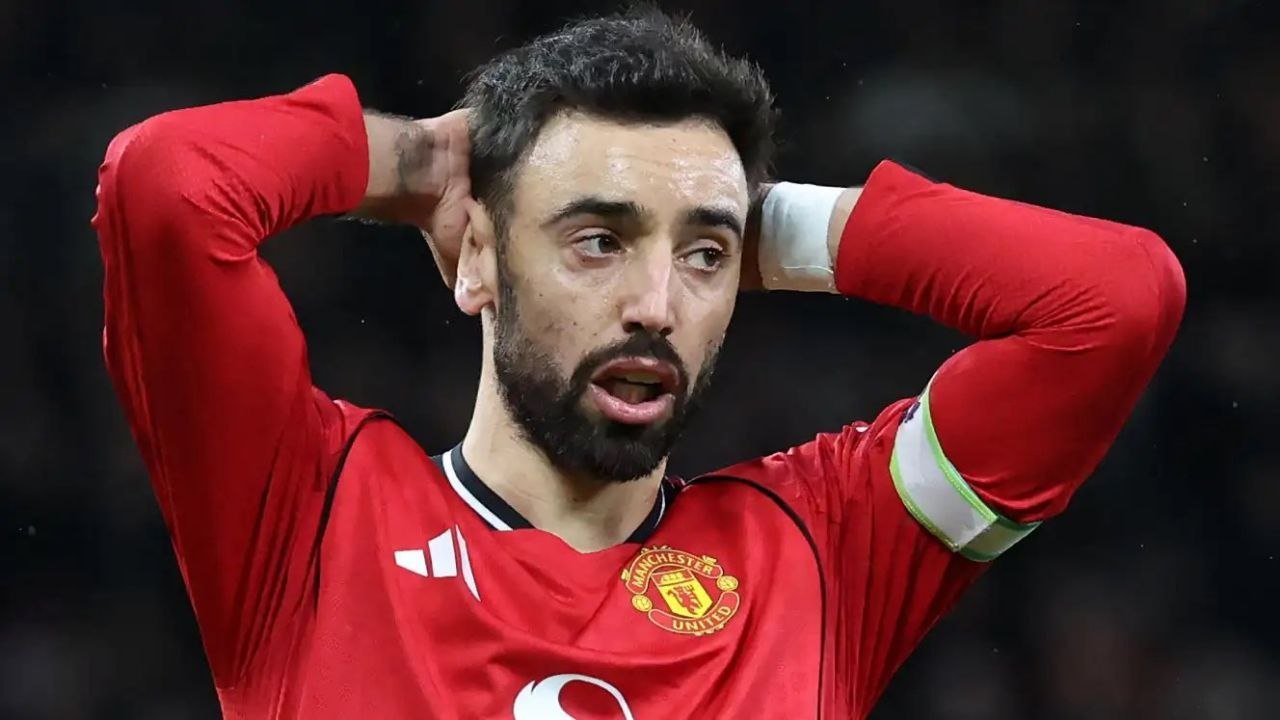 برونو فرنانديز يثير الجدل داخل مانشستر يونايتد.. مفاوضات التجديد تدخل مرحلة الغموض