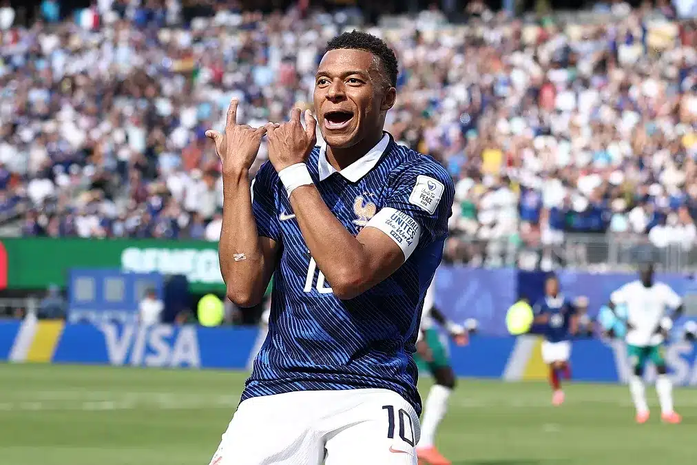كأس العالم 2026: شارة مبابي الذهبية.. سر التكريم الخاص من الفيفا لنجم فرنسا
